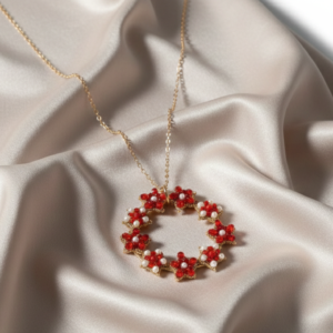 Collana rossa con perle